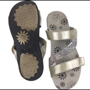 Vionic  Jodie size 9 podiatrist design sandals